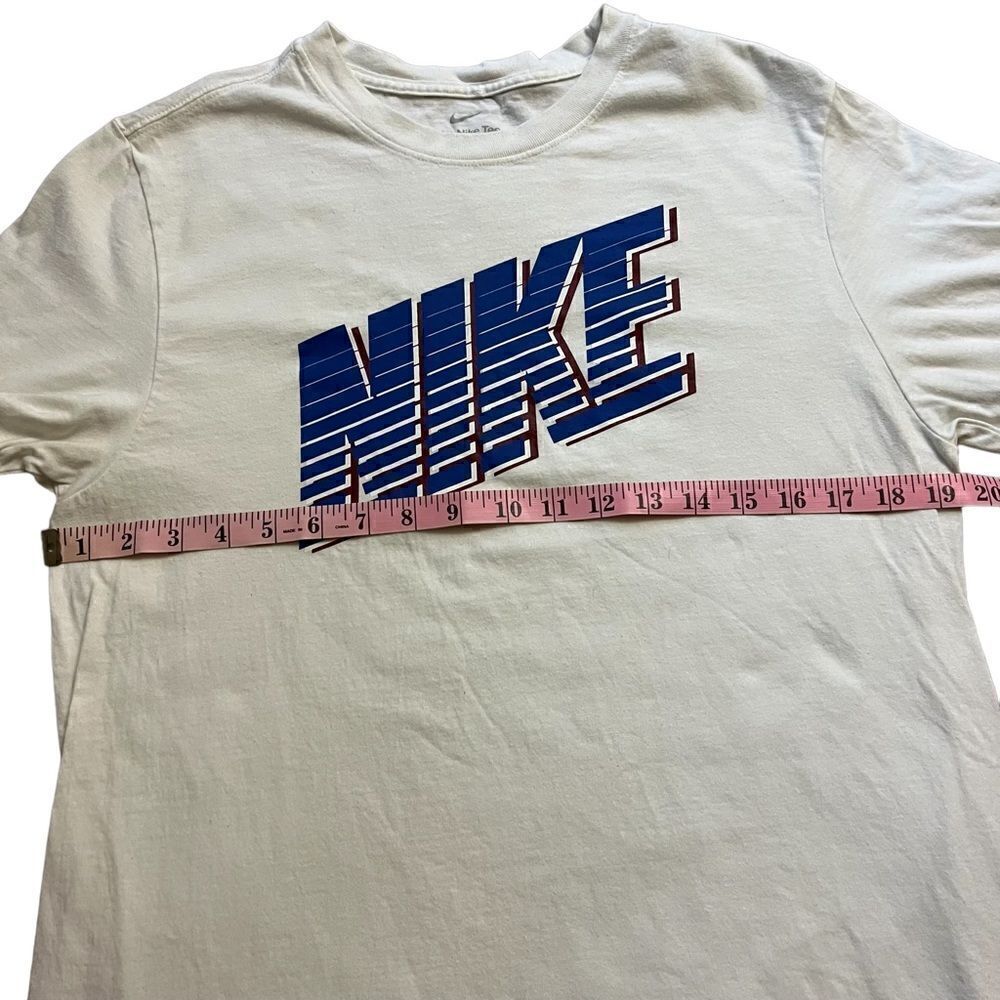Nike graphic tee   - Picture 3 of 4